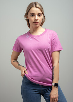 Малинова жіноча футболка