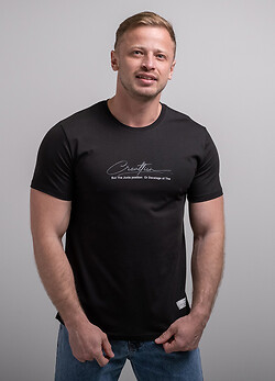 Футболка чорна